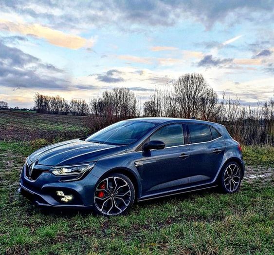 Renault Megane E-Tech PHEV: A Refined and Practical Plug-In Hybrid Hatchback